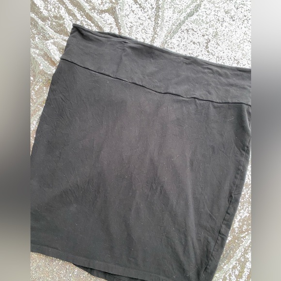 Torrid stretchy black pencil skirt - Picture 3 of 8